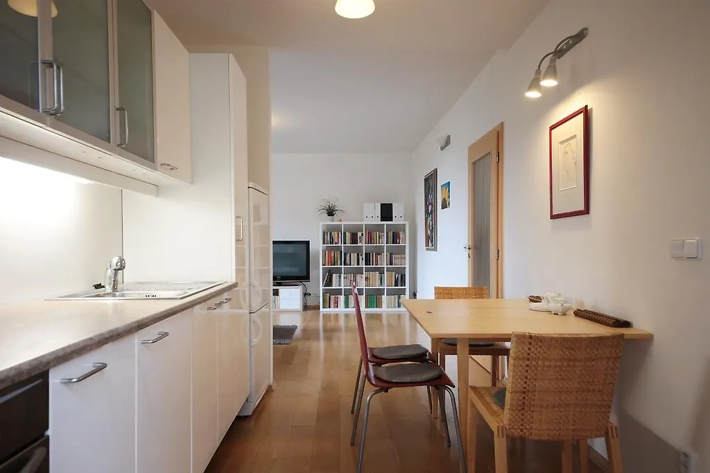 Apartment Kosatcova Praga