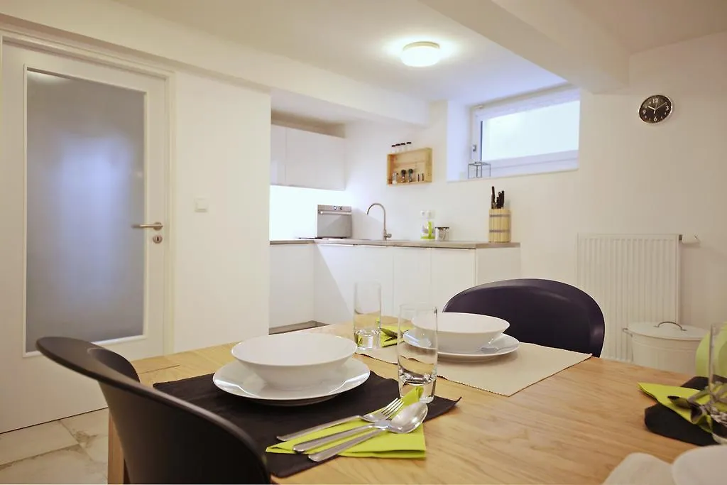 Apartment Kosatcova Praga